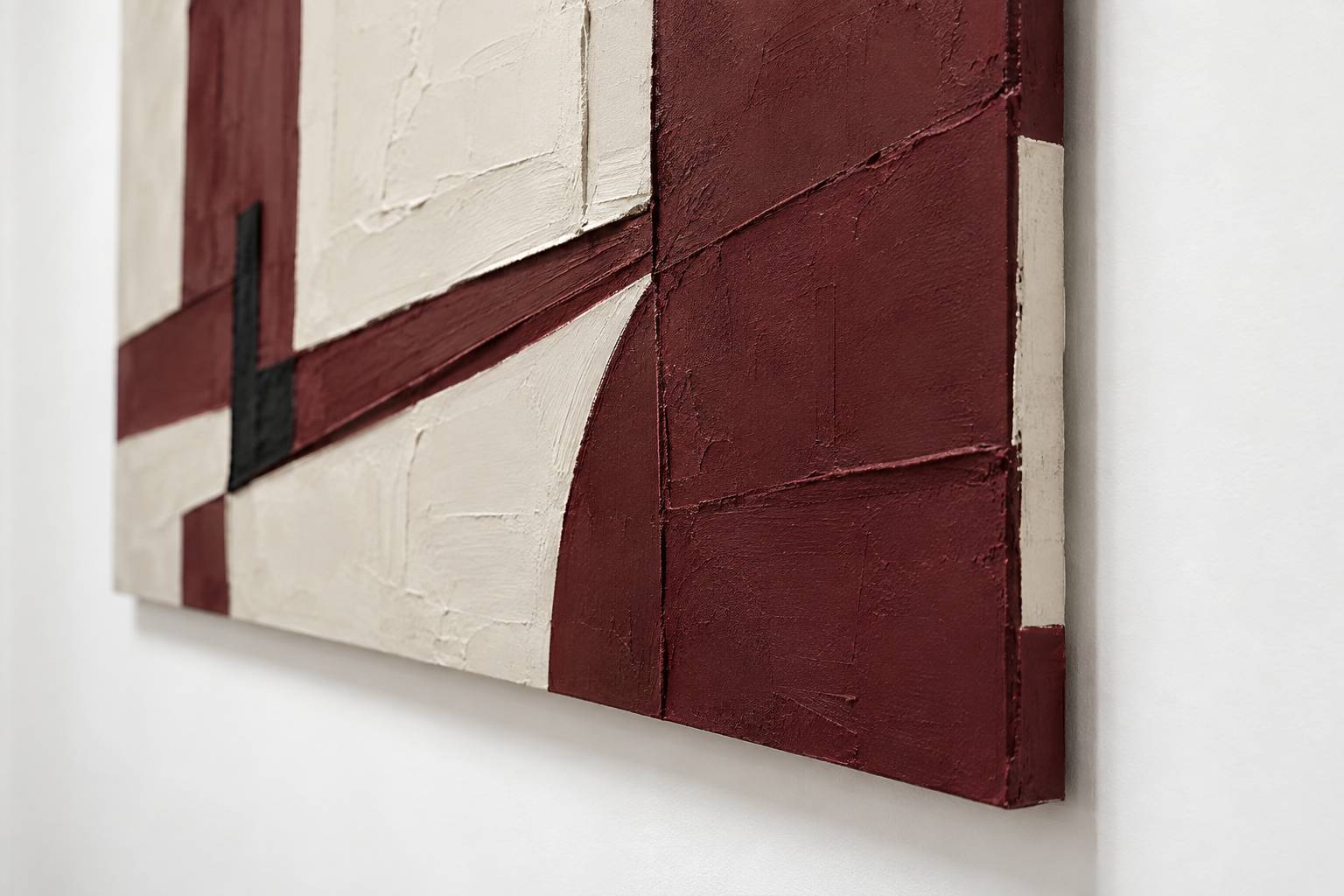 Détail d'une toile abstraite en relief aux bandes géométriques